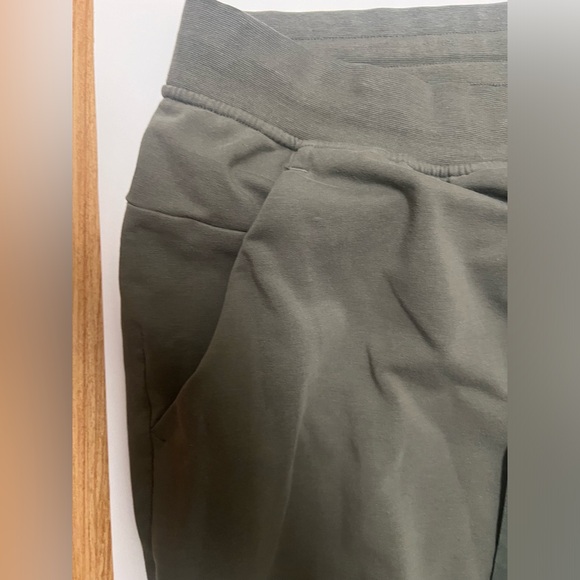 Olive green Men’s Lululemon ABC jogger Size Large - Picture 3 of 13
